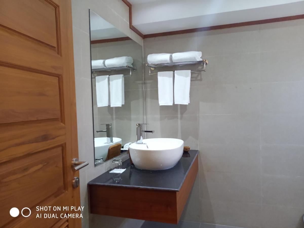 Ngapali Win Hotel Bagian luar foto