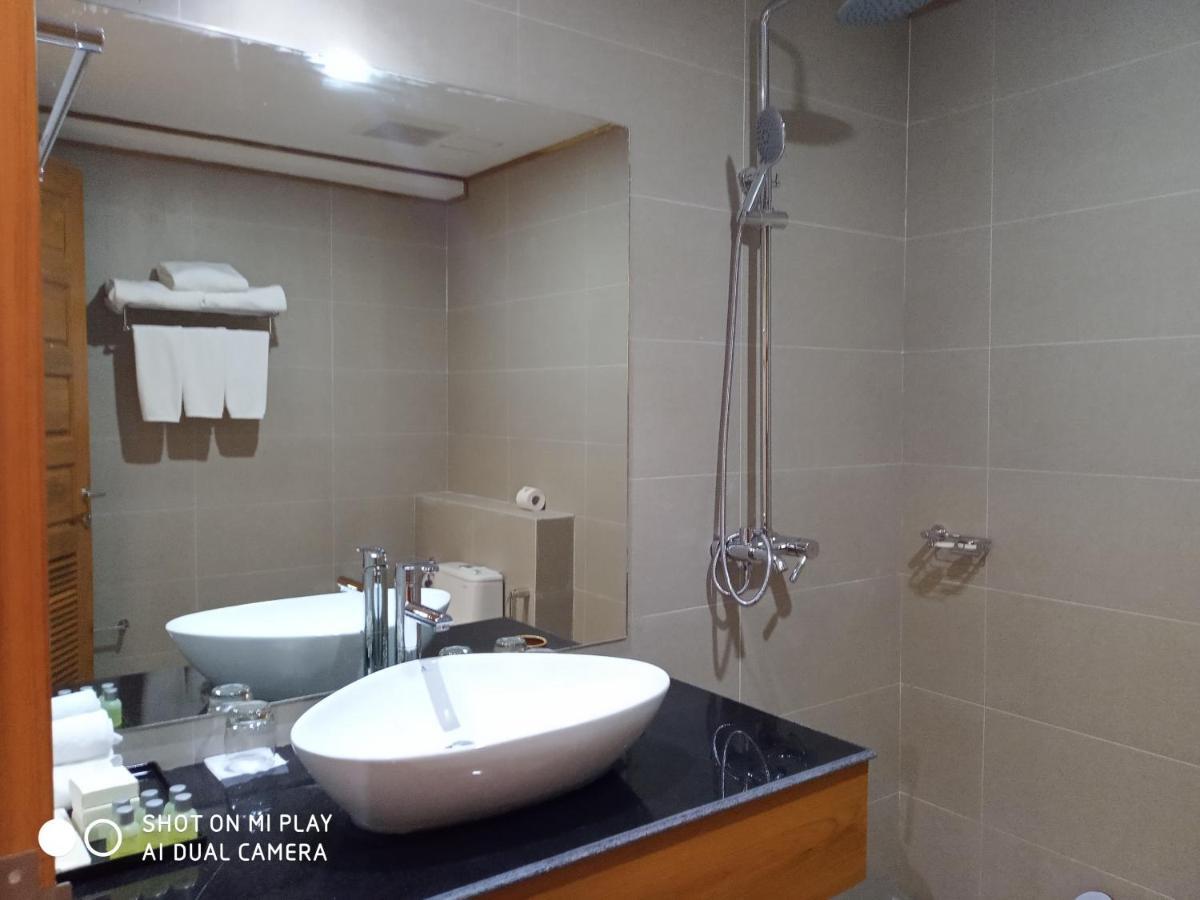 Ngapali Win Hotel Bagian luar foto