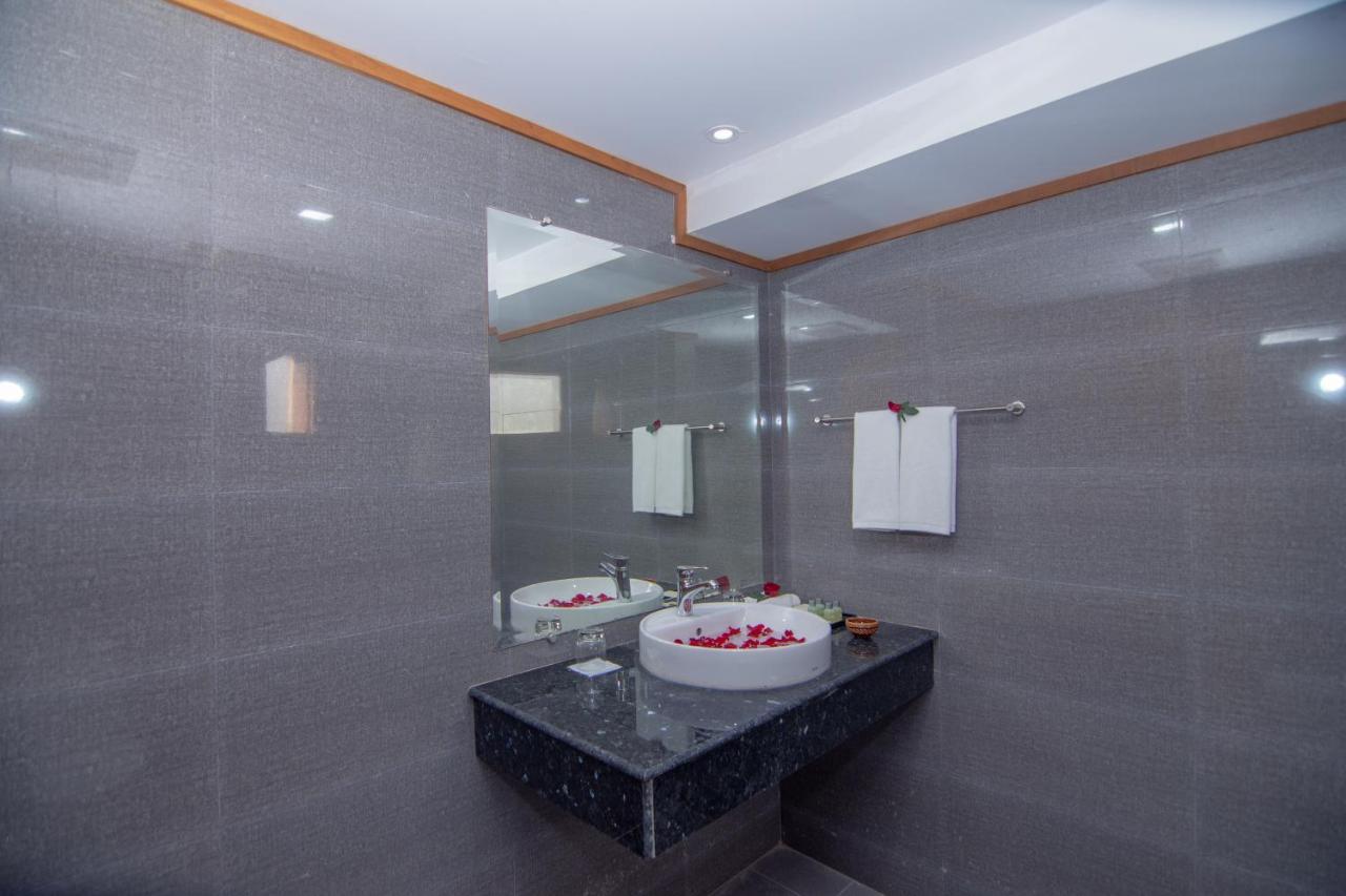 Ngapali Win Hotel Bagian luar foto